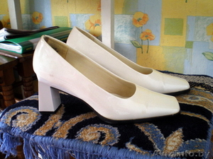 Продам туфли женские белого цвета, размер 38,39 (2 пары),б/у. - Изображение #2, Объявление #239747